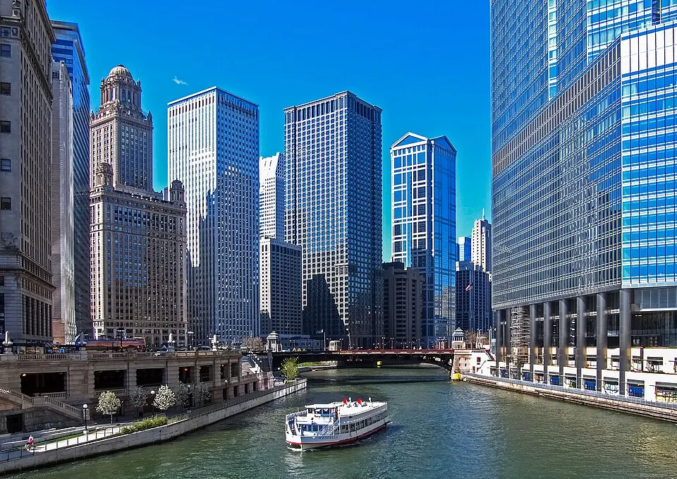 A tour boat on the Chicago River between downtown towers