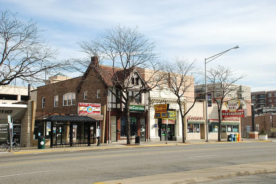 Storefronts on a street in Des Plaines