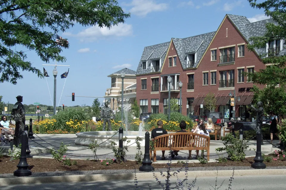 The main plaza of The Glen Town Center in Glenview
