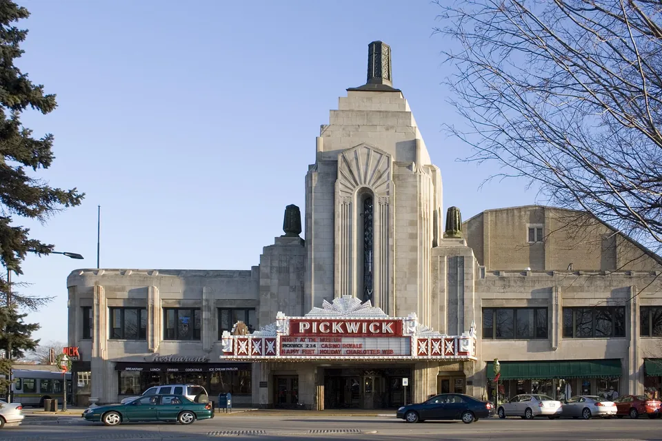 The 1928 Pickwick Theatre in Uptown Park Ridge
